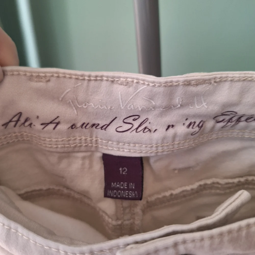 Gloria Vanderbilt Women's Light Beige Cotton Shorts. Sz 12 - Picture 4 of 6